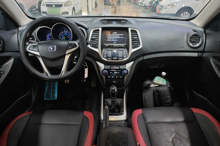 长安 逸动 2015款 1.6L 手动俊酷型 国V中控内饰12