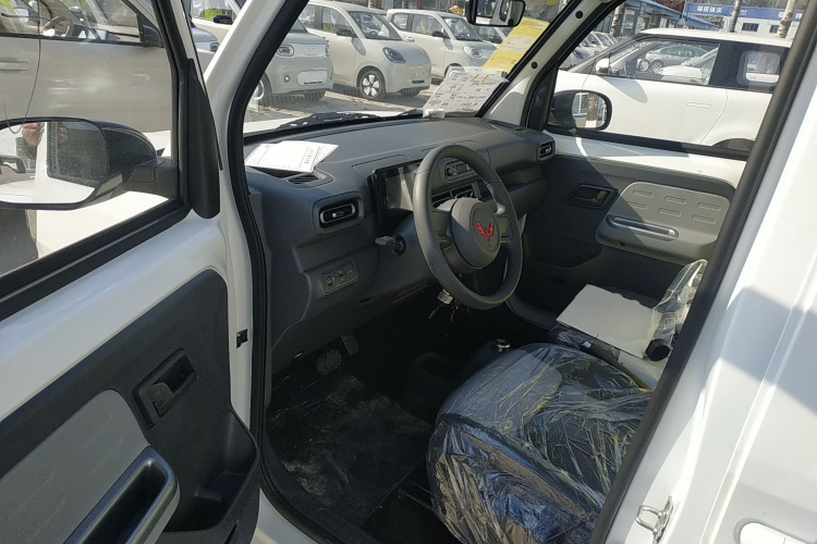 五菱汽车 五菱之光新能源 2025款 305km 进取型中控内饰7003