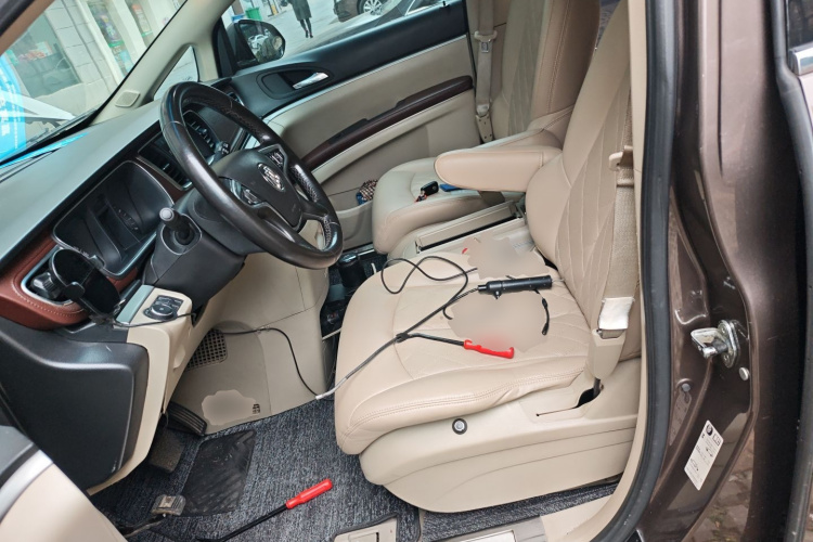 别克GL8 2017款 25S 尊贵型 国V中控内饰19