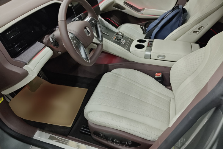 腾势Z9GT 2024款 1100四驱Ultra版中控内饰19