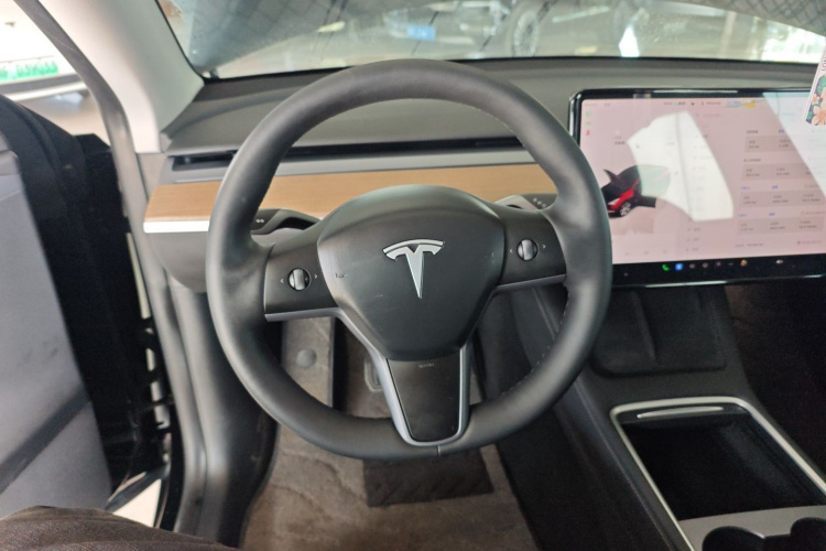 特斯拉 Model Y 2022款 后轮驱动版中控内饰13