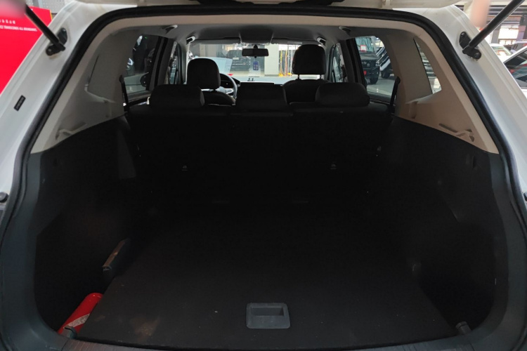 大众 途观L 2022款 330TSI 自动两驱舒享版机舱底盘23