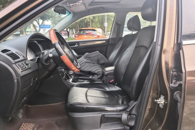 中华V5 2012款 1.5T 自动两驱运动型中控内饰19