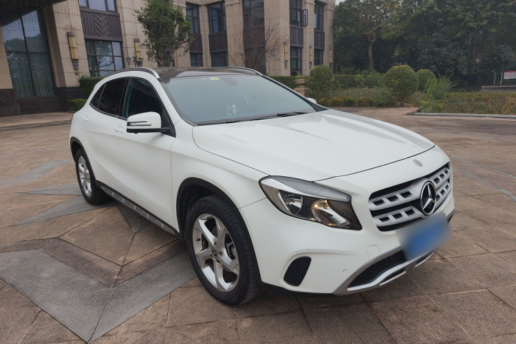 奔驰GLA 2019款 GLA 200 动感型车身外观3