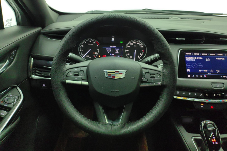 凯迪拉克XT4 2022款 28T 两驱风尚型中控内饰13