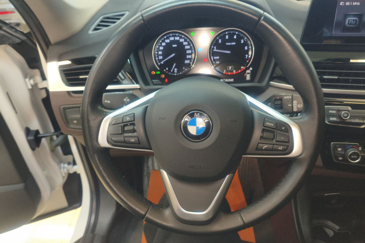 宝马X1 2020款 sDrive25Li 领先型中控内饰13