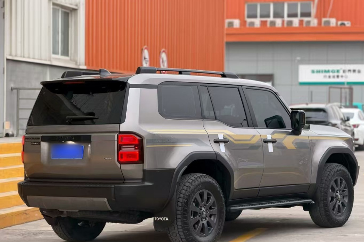 丰田 普拉多 2024款 2.4T 悍野WX版 6座车身外观6004