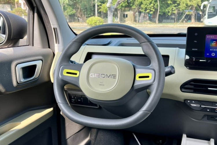 吉利银河 2024款 200km 熊猫骑士中控内饰7001