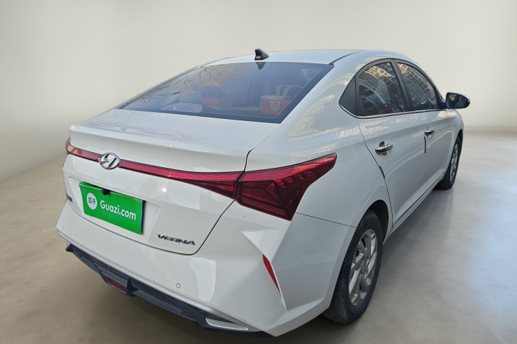 现代 悦纳 2020款 1.4L 手动GLS炫酷版车身外观7