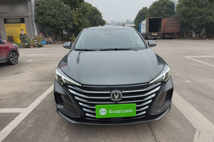 长安 逸动 2021款 PLUS 1.6L GDI 手动豪华型车身外观2