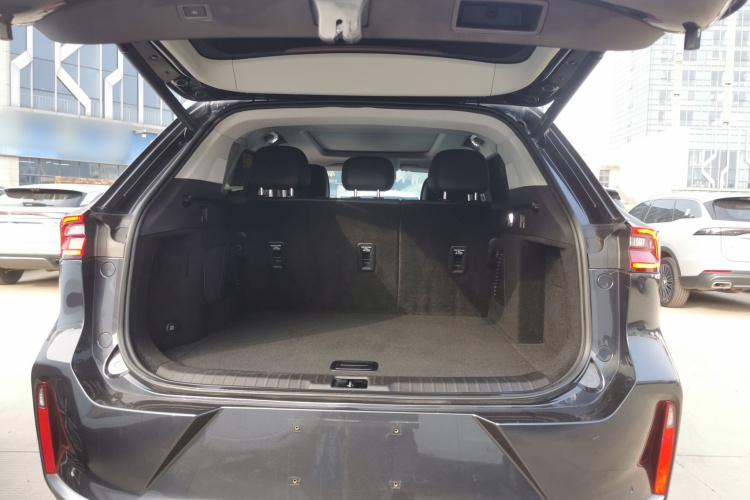 星途凌云 2023款 400T 两驱星尊版机舱底盘23