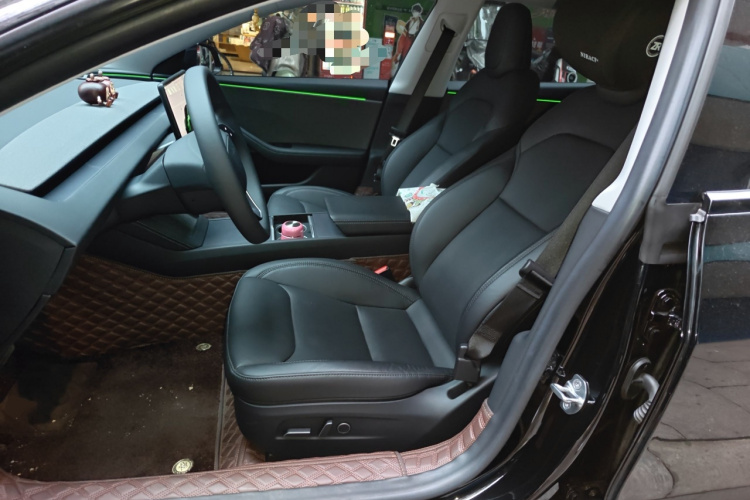特斯拉 Model 3 2025款 后轮驱动版中控内饰19