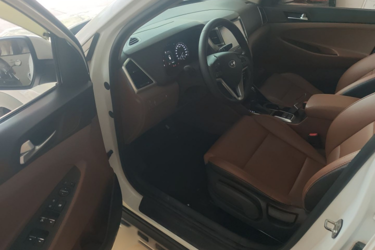 现代 途胜 2015款 1.6T 双离合两驱智能型中控内饰7003