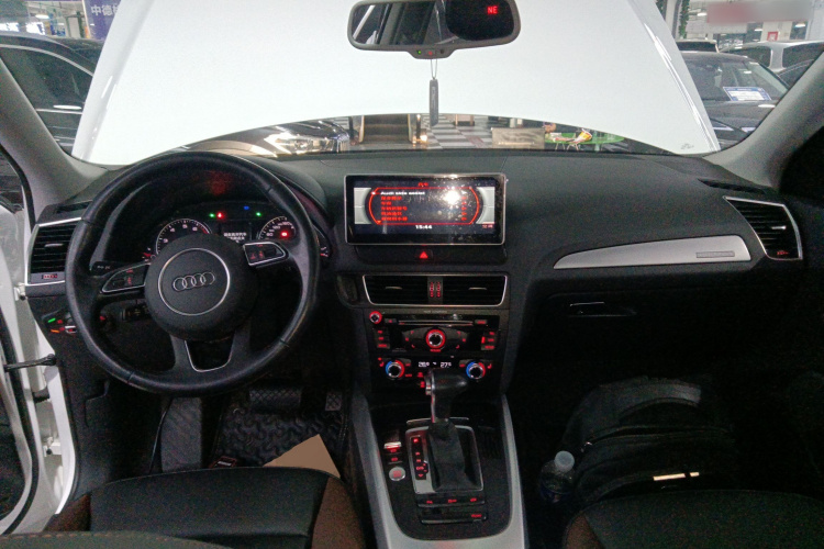 奥迪Q5 2018款 典藏版 40 TFSI 技术型中控内饰12
