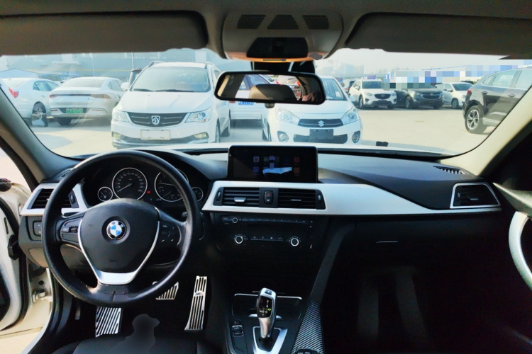 宝马3系 2013款 316i 进取型中控内饰12
