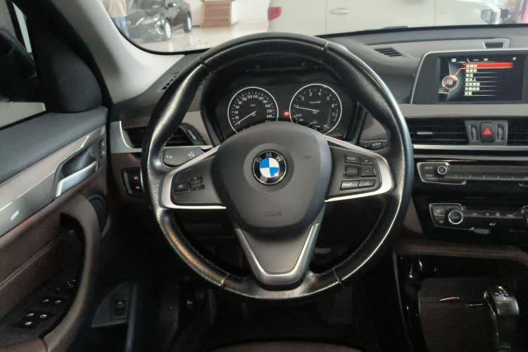 宝马X1 2018款 sDrive18Li 尊享型中控内饰13