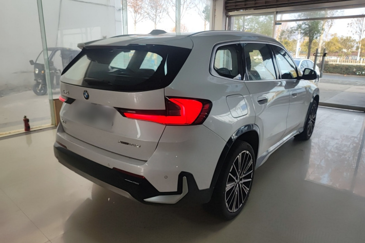宝马X1 2023款 xDrive25Li X设计套装车身外观6005