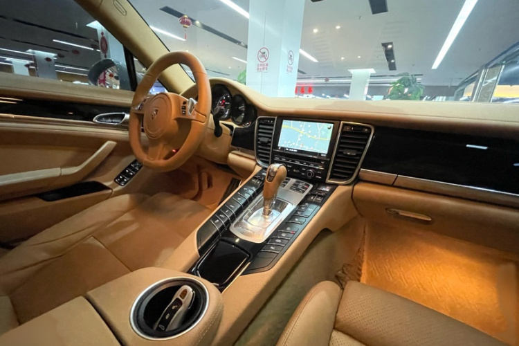 保时捷 2014款 Panamera 4 3.0T中控内饰7002