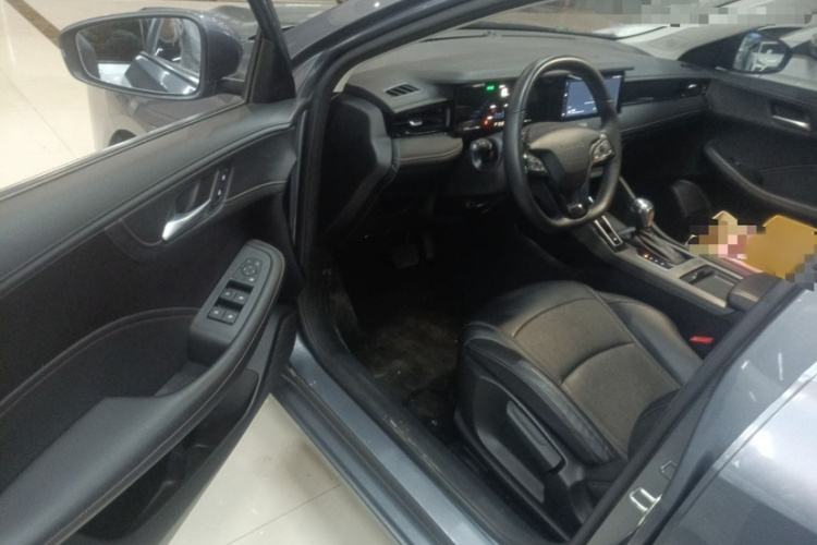 荣威i5 2023款 1.5L CVT尊荣版中控内饰7010