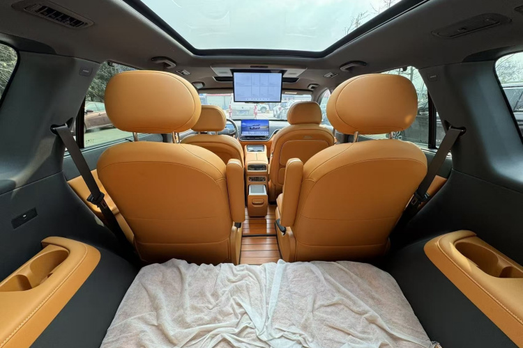 东风奕派 eπ008 2026款 六座纯电家享版中控内饰7006