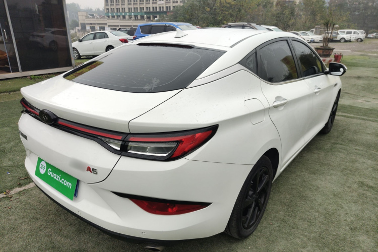 思皓A5 2023款 1.5T CVT豪华舒享型车身外观7