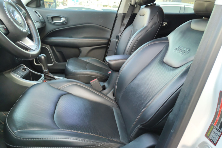 Jeep 指南者 2017款 200T 自动家享版中控内饰19