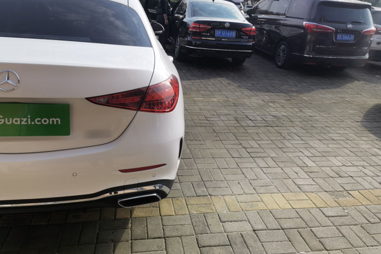 奔驰C级 2022款 改款 C 200 L 运动版车身外观9