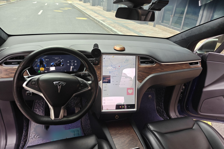 特斯拉 2017款 Model X 100D 长续航版中控内饰7009