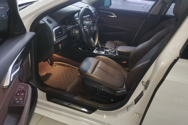 宝马1系 2020款 120i M运动套装中控内饰19