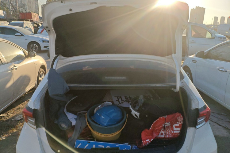 丰田 卡罗拉 2019款 双擎 1.8L E-CVT GL-i精英版机舱底盘23