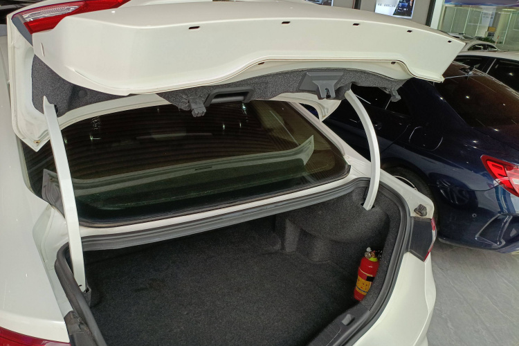 福特 蒙迪欧 2013款 1.5L GTDi180时尚型机舱底盘23