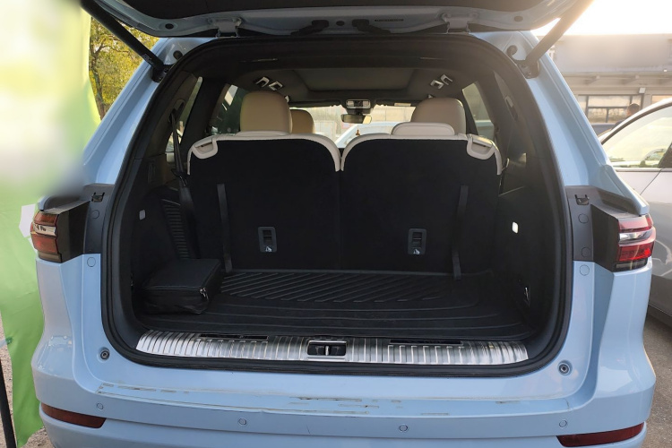 理想汽车 理想ONE 2020款 增程6座版机舱底盘23