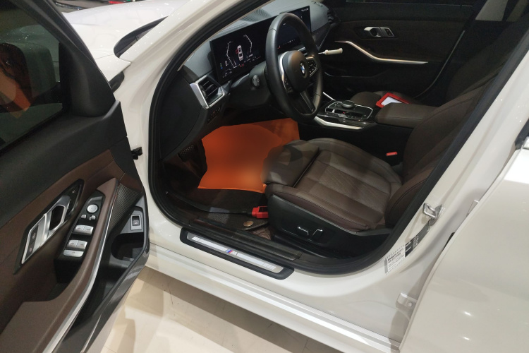 宝马3系 2024款 325Li M运动套装中控内饰20