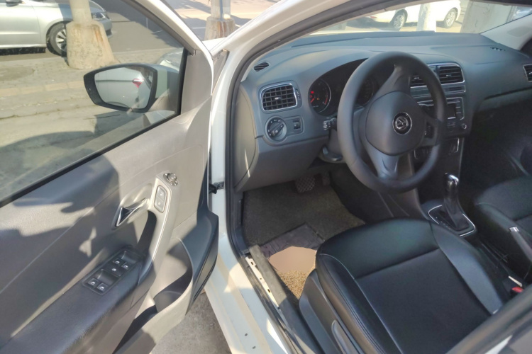 大众 Polo 2014款 1.6L 自动舒适版中控内饰20