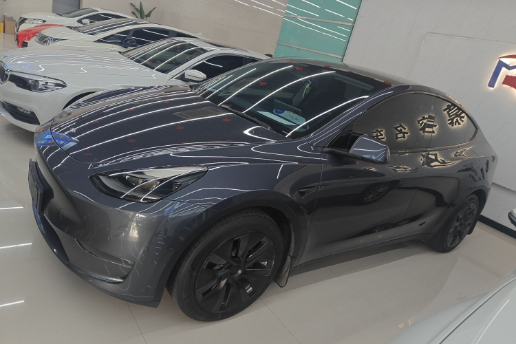 特斯拉 Model Y 2021款 标准续航后驱版车身外观4