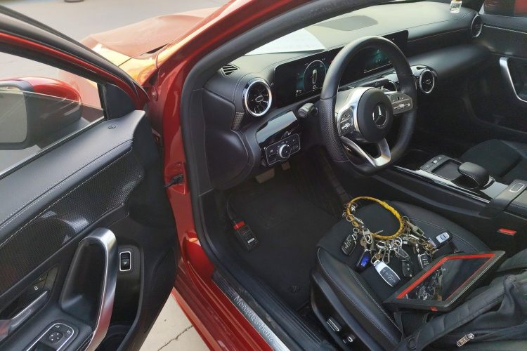 奔驰A级 2019款 改款 A 180 L 运动轿车中控内饰20