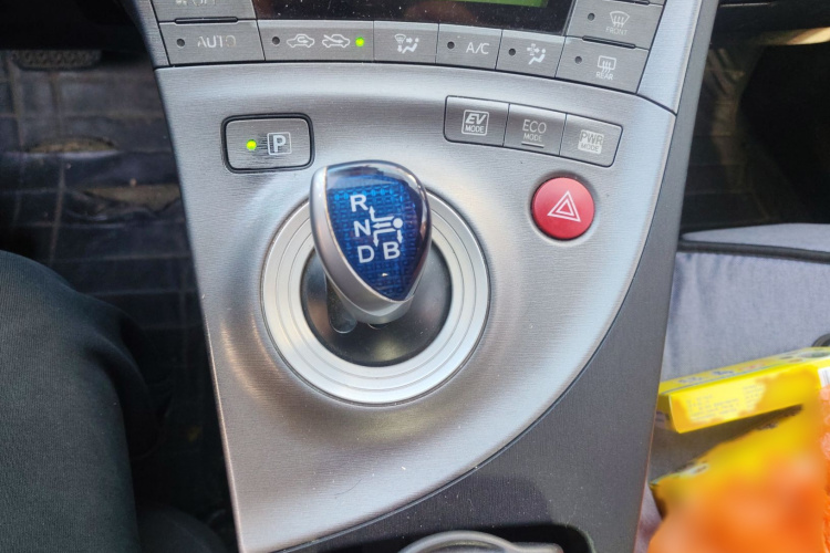 丰田 普锐斯 2012款 1.8L 标准版局部细节18