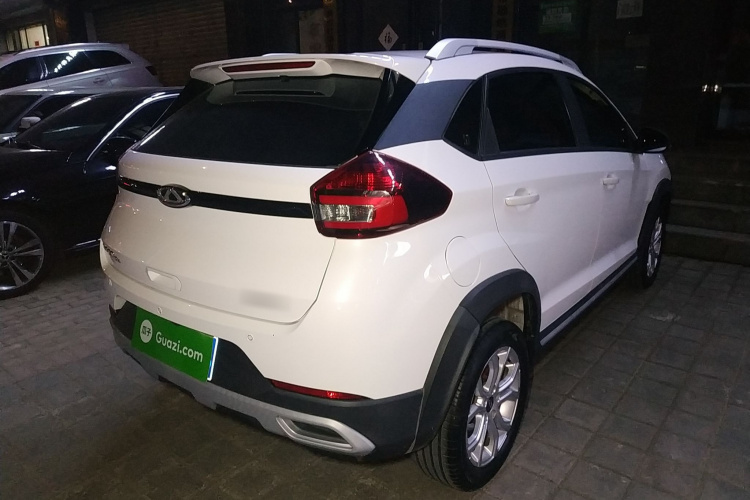 奇瑞 瑞虎3X 2021款 钻石版 1.5L CVT 3克拉车身外观7