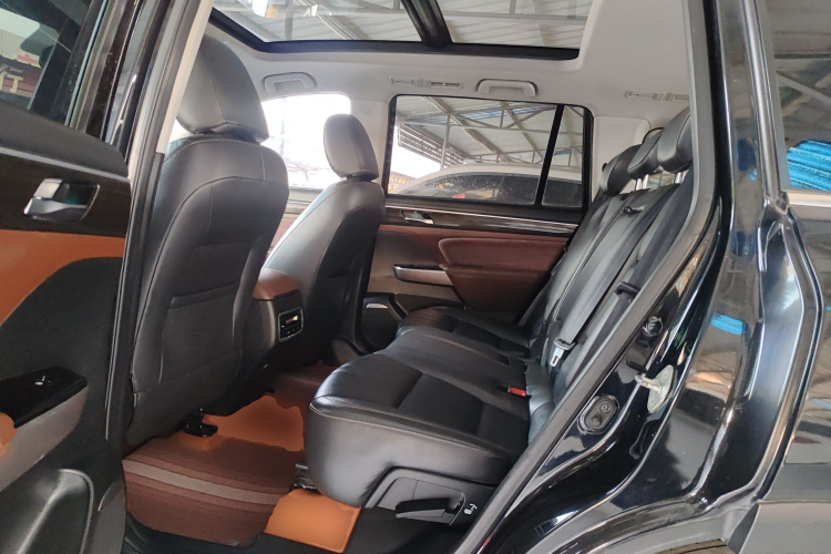 广汽传祺 传祺GS8 2017款 320T 两驱豪华智联版（七座）中控内饰7004