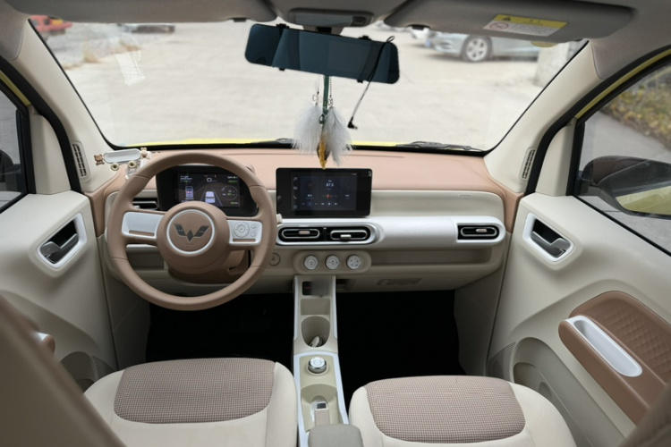 五菱汽车 宏光MINIEV 2024款 第三代 215km 进阶版中控内饰7003