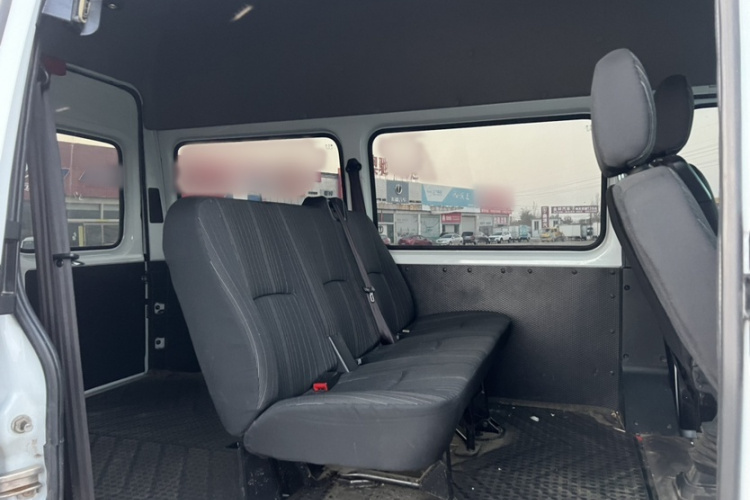 江铃 特顺 2019款 2.8T商运型短轴中顶6座国VI JX493中控内饰7001