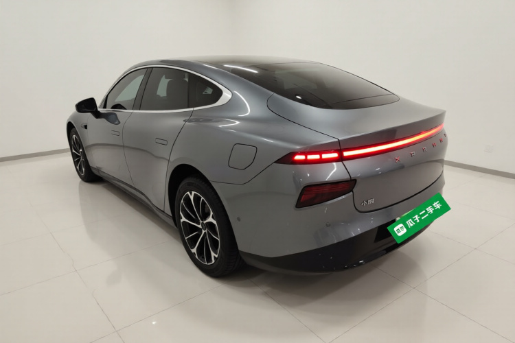 小鹏P7 2022款 480E车身外观5
