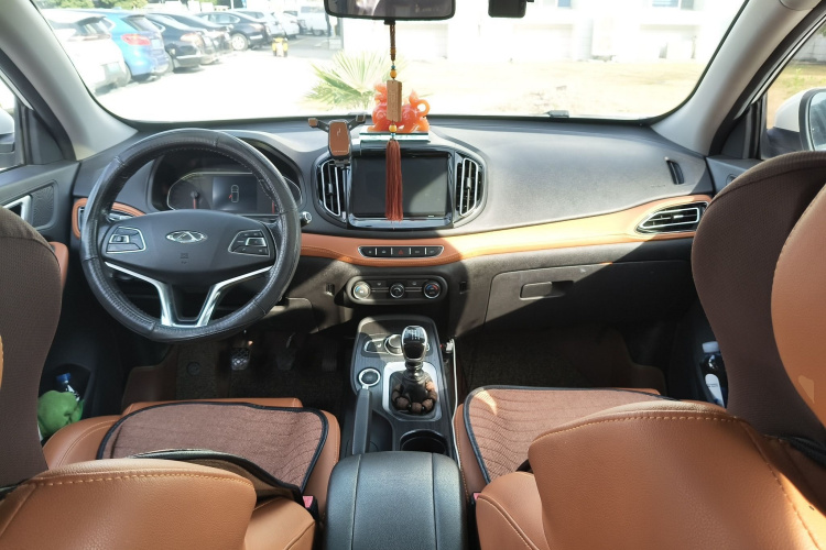 奇瑞 瑞虎7 2016款 1.5T 手动耀臻版中控内饰12