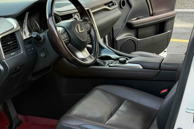 雷克萨斯RX 2016款 300 四驱典雅版 国V中控内饰7004