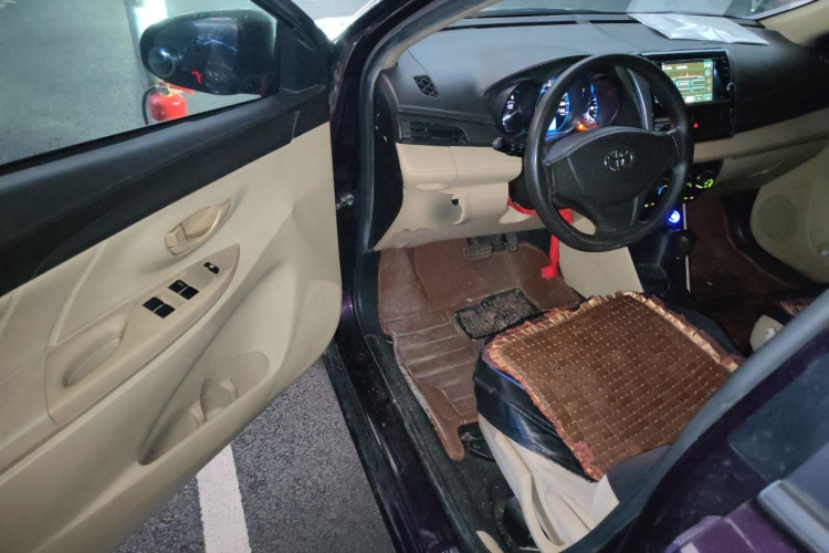 丰田 威驰 2014款 1.5L 自动智臻版中控内饰7003