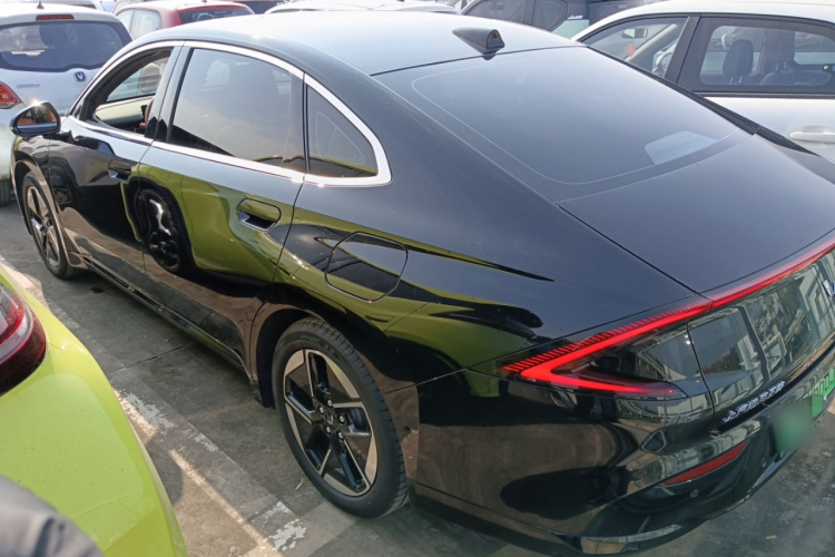 五菱汽车 五菱星光 2025款 610km 智能旗舰型车身外观4