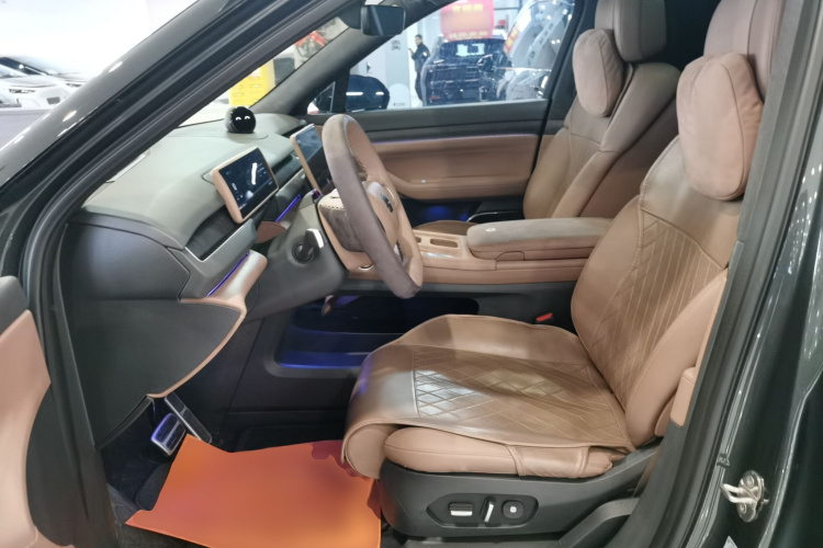 蔚来ES8 2024款 75kWh 行政版中控内饰19