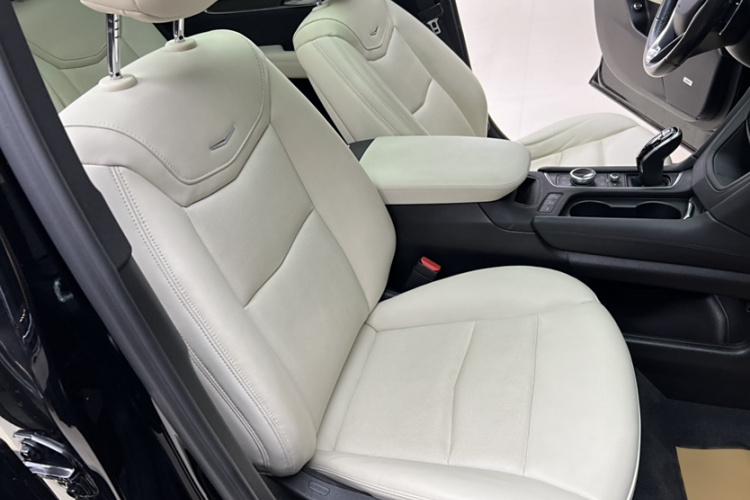 凯迪拉克XT6 2020款 28T 六座豪华运动型至享安全版中控内饰7010