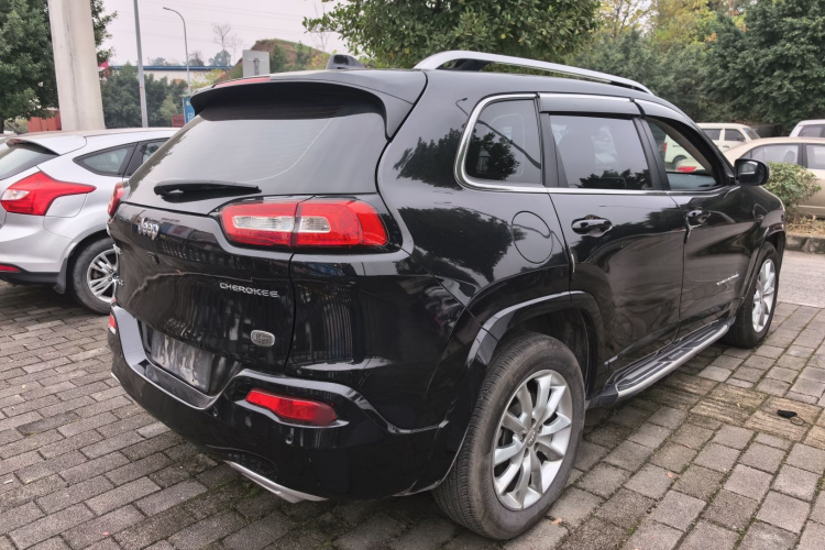 Jeep 自由光 2017款 2.4L 专业版车身外观7