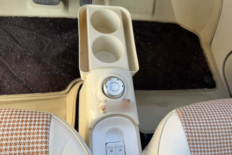 五菱汽车 宏光MINIEV 2024款 第三代 215km 青春版中控内饰7008